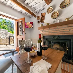 Casa Tita Maria Bubion
